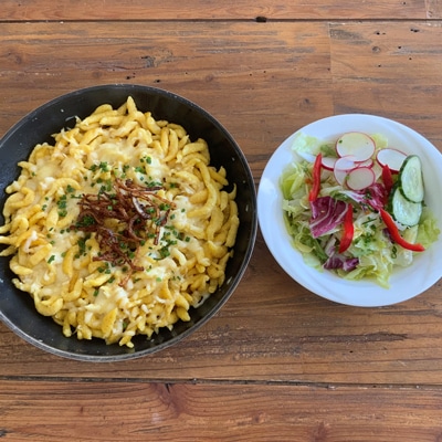 Hüttenspätzle mit Salat